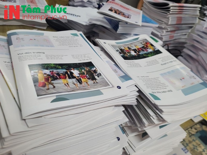 in sách màu tại xưởng