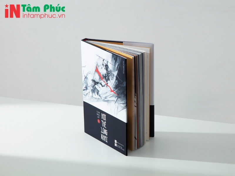 in sách màu hay đen trắng