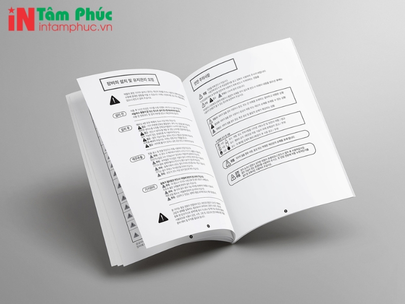 in sách màu hay đen trắng