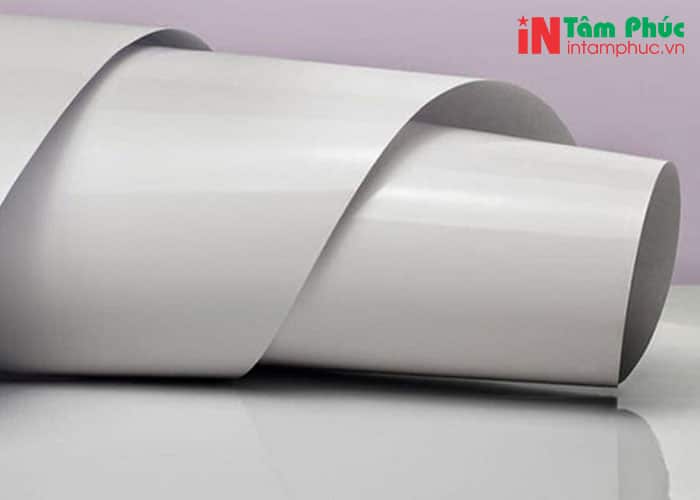 Giấy couche có 2 dạng chủ yếu: Giấy couche cross với mặt giấy láng, bóng và giấy couche matt với mặt giấy mịn , hơi mờ. Giấy couche có 2 dạng chủ yếu: Giấy couche cross với mặt giấy láng, bóng và giấy couche matt với mặt giấy mịn , hơi mờ.