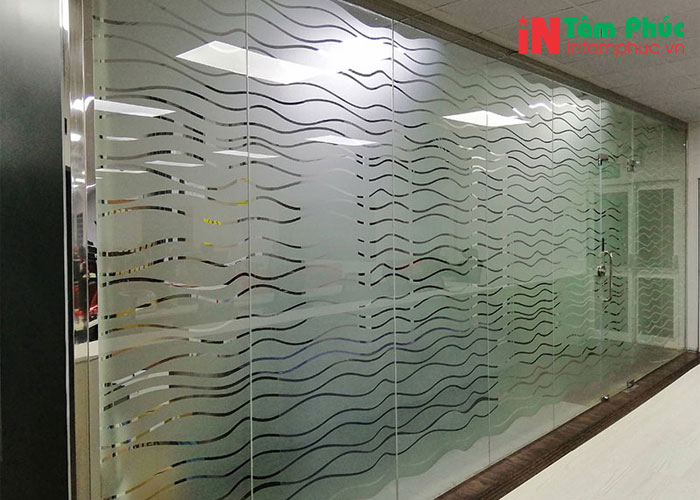 Một số lưu ý khi khi đặt in decal dán kính