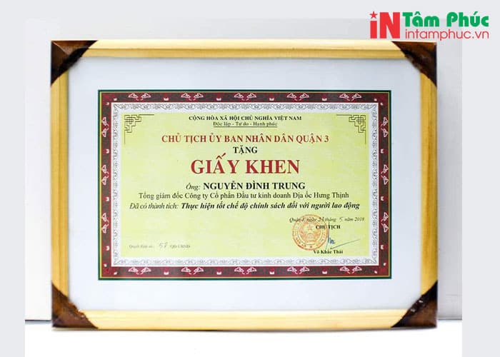 Phân bố màu sắc trên nền giấy khen Phân bố màu sắc trên nền giấy khen