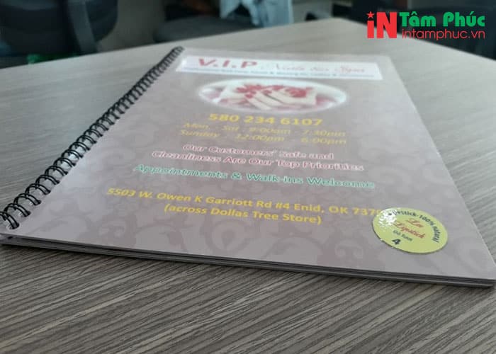 Cách tiết kiệm chi phí khi in menu bìa cứng số lượng lớn