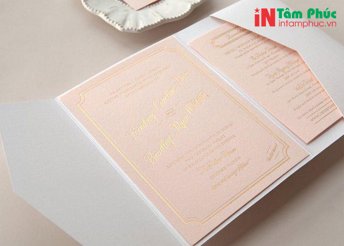 Chất liệu và kích thước in thiệp cưới phổ biến