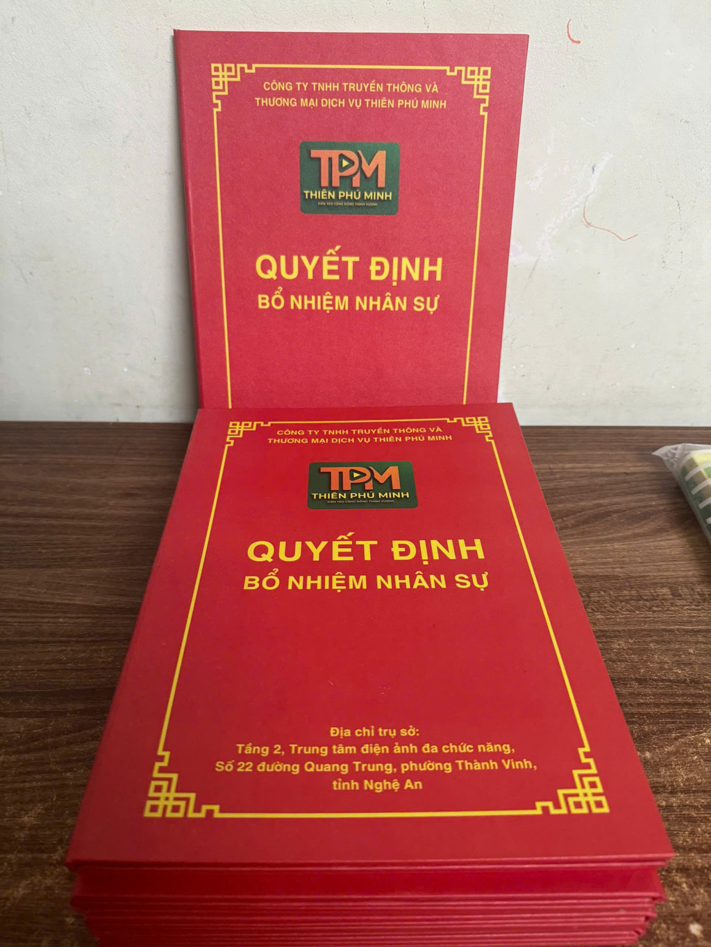 Bảng So Sánh Chi Tiết Quy Cách Và Tính Năng Các Loại Bìa Da Doanh Nghiệp